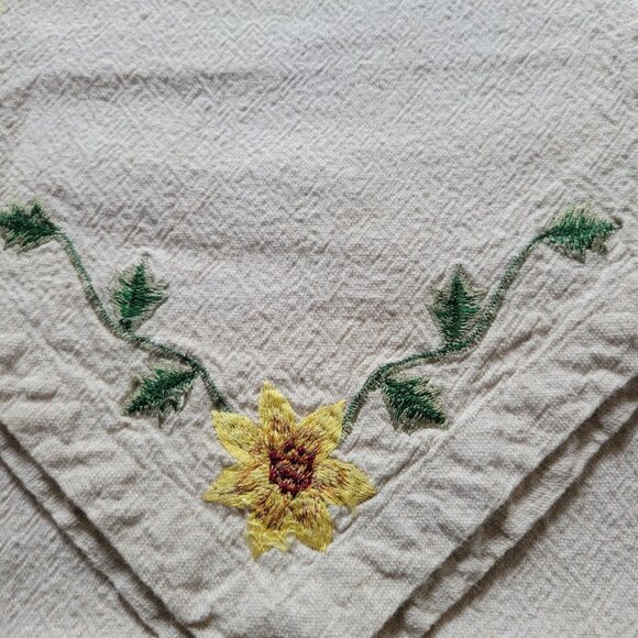 Vintage Linen Table Runner With Embroidered Sunflower Floral Design 64x11 - Picture 2 of 3
